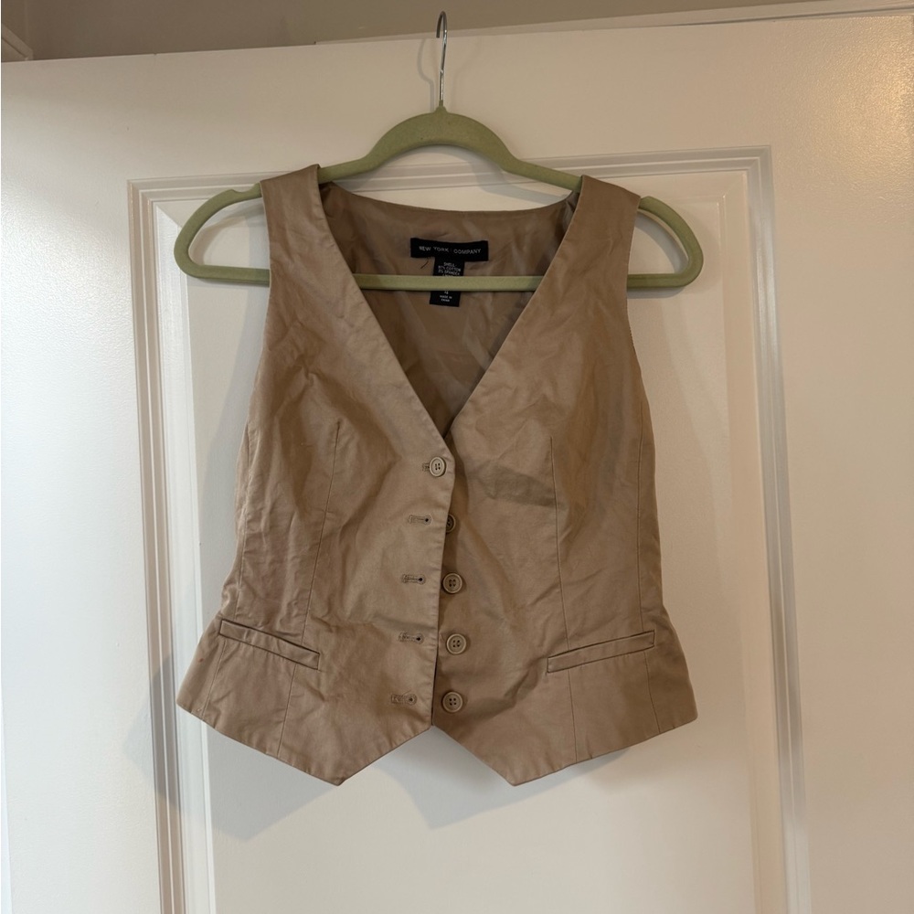 EARLY 2000s New York & Company Light Tan Vest